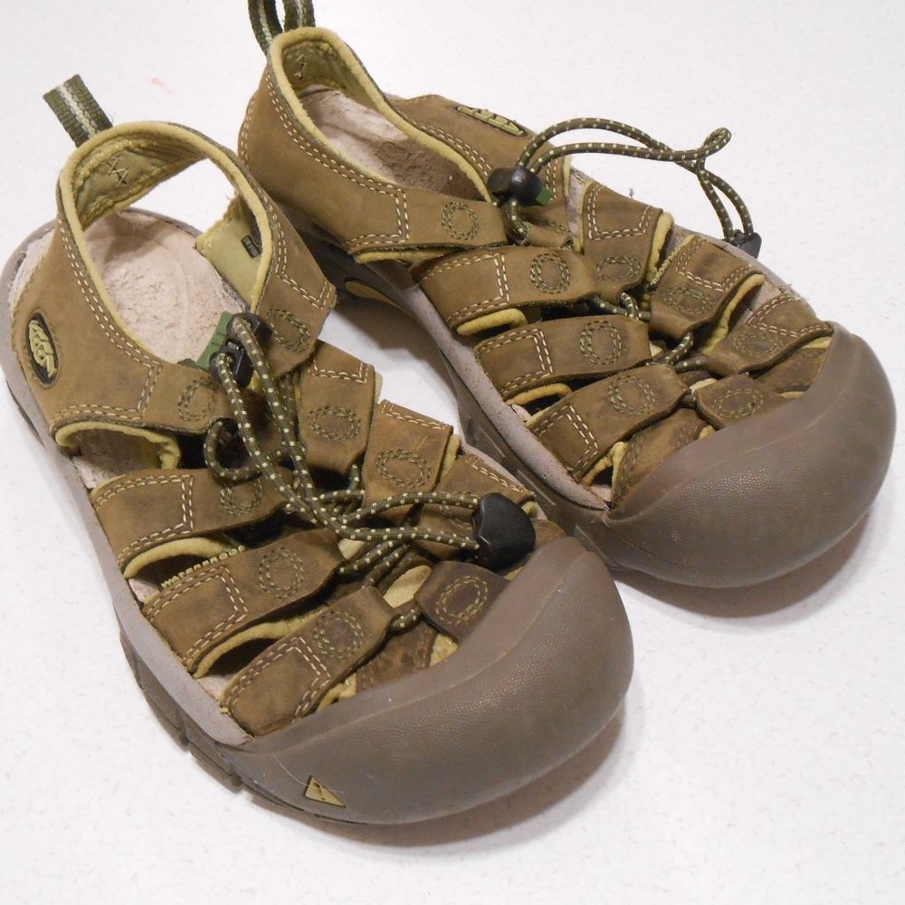 PRICE REDUCED!!--Women's Keen Sandals Sz 6